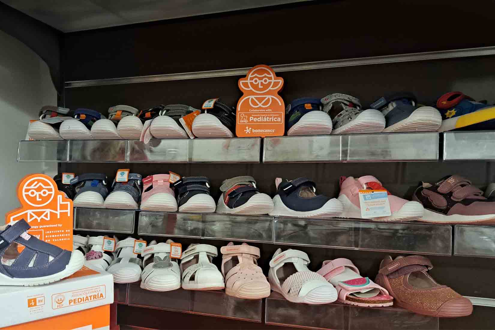 Negozio di scarpe per bambini hotsell